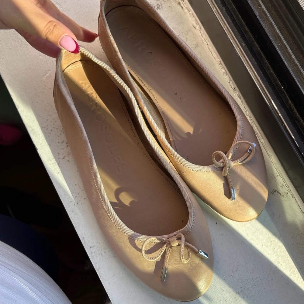 Aerosoles Women's Tan/Nude Ballet Flats
